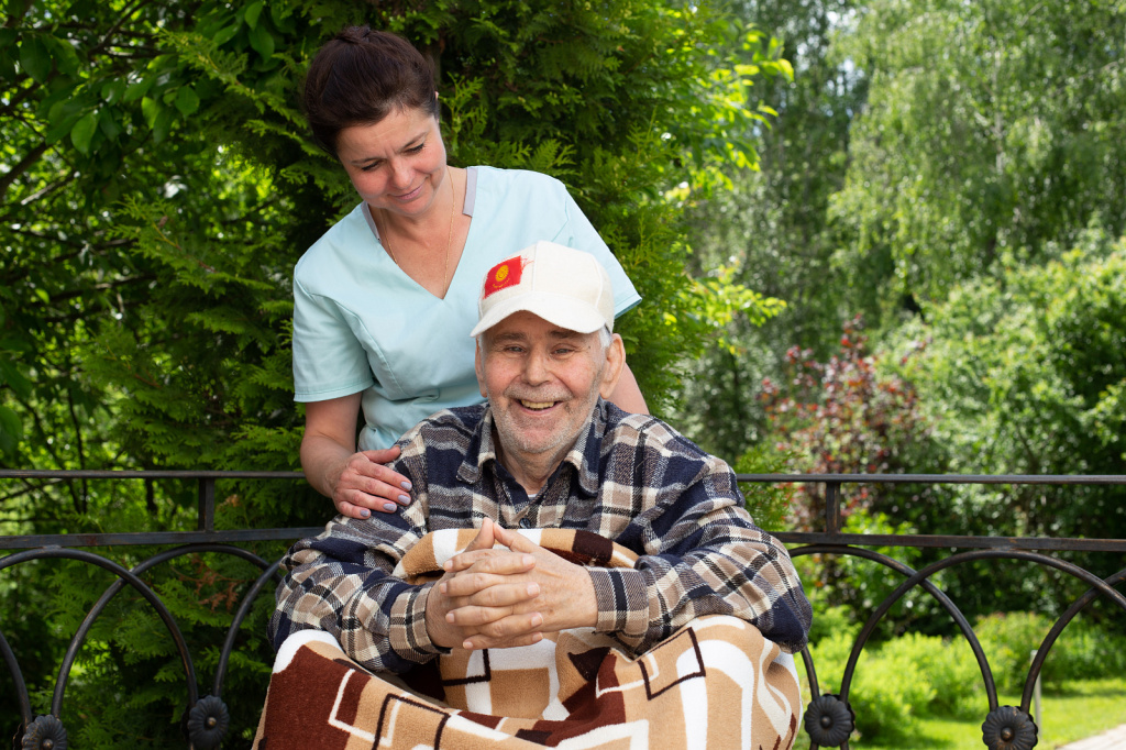 Как правильно выбрать инвалидную коляску для пожилого