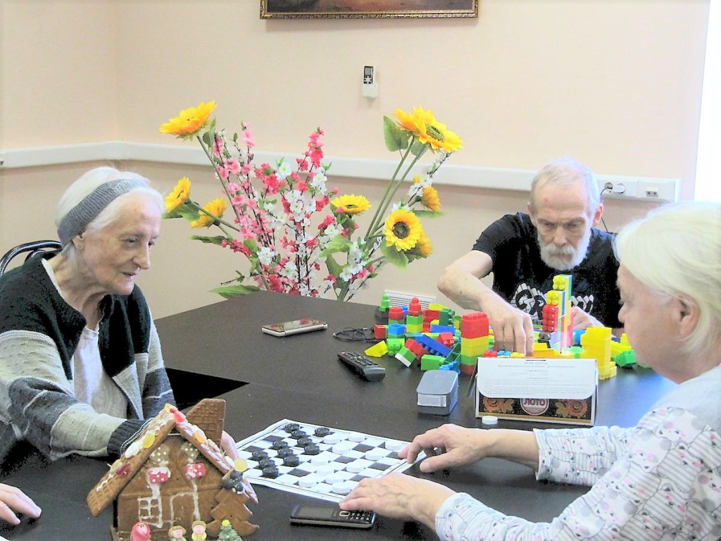 Досуг для пожилых людей: значение, ограничения, практические рекомендации